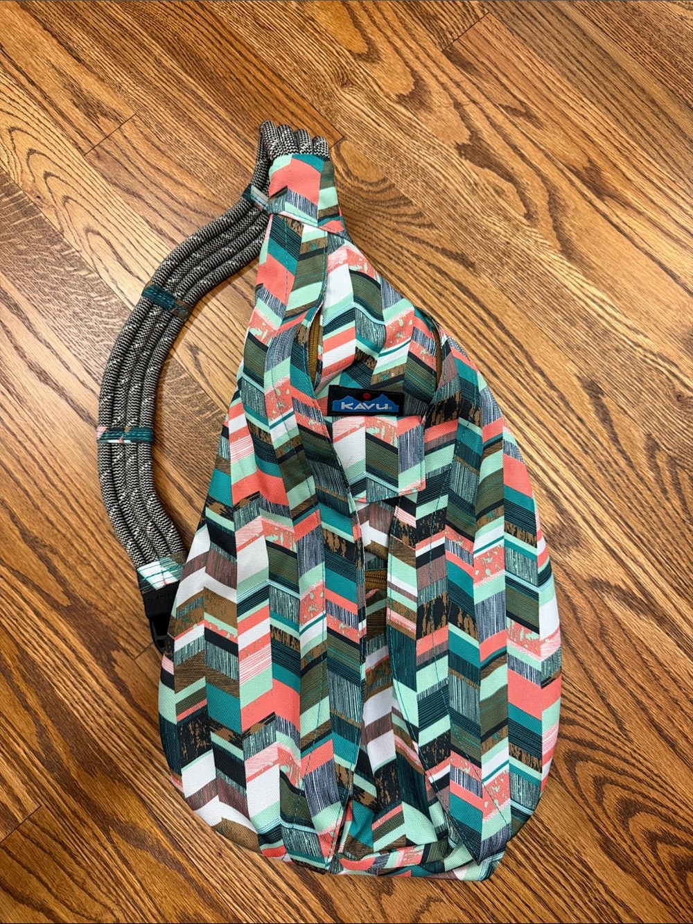 Kavu Chevron Print crossbody bag